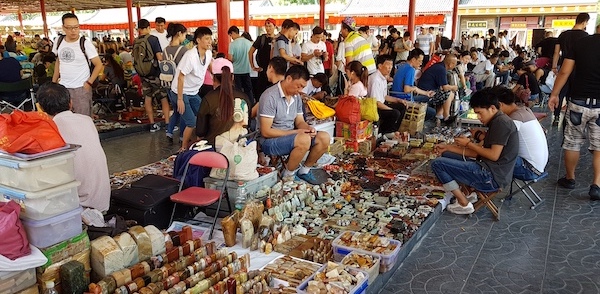beijing-panjiayuan-market.jpg